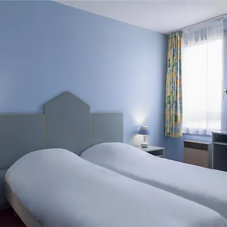 Ogcity, Est 酒店 瓦朗斯