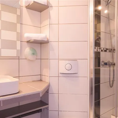 Ogcity, Est 瓦朗斯